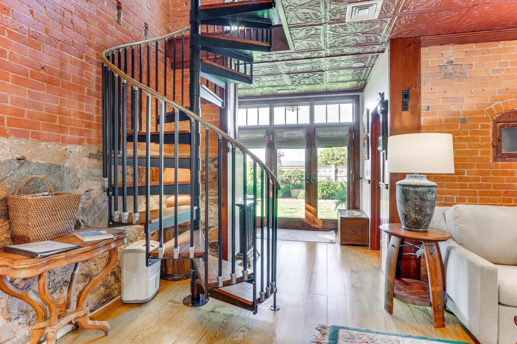 Downtown Essex Apartment - Steps To River! Экстерьер фото