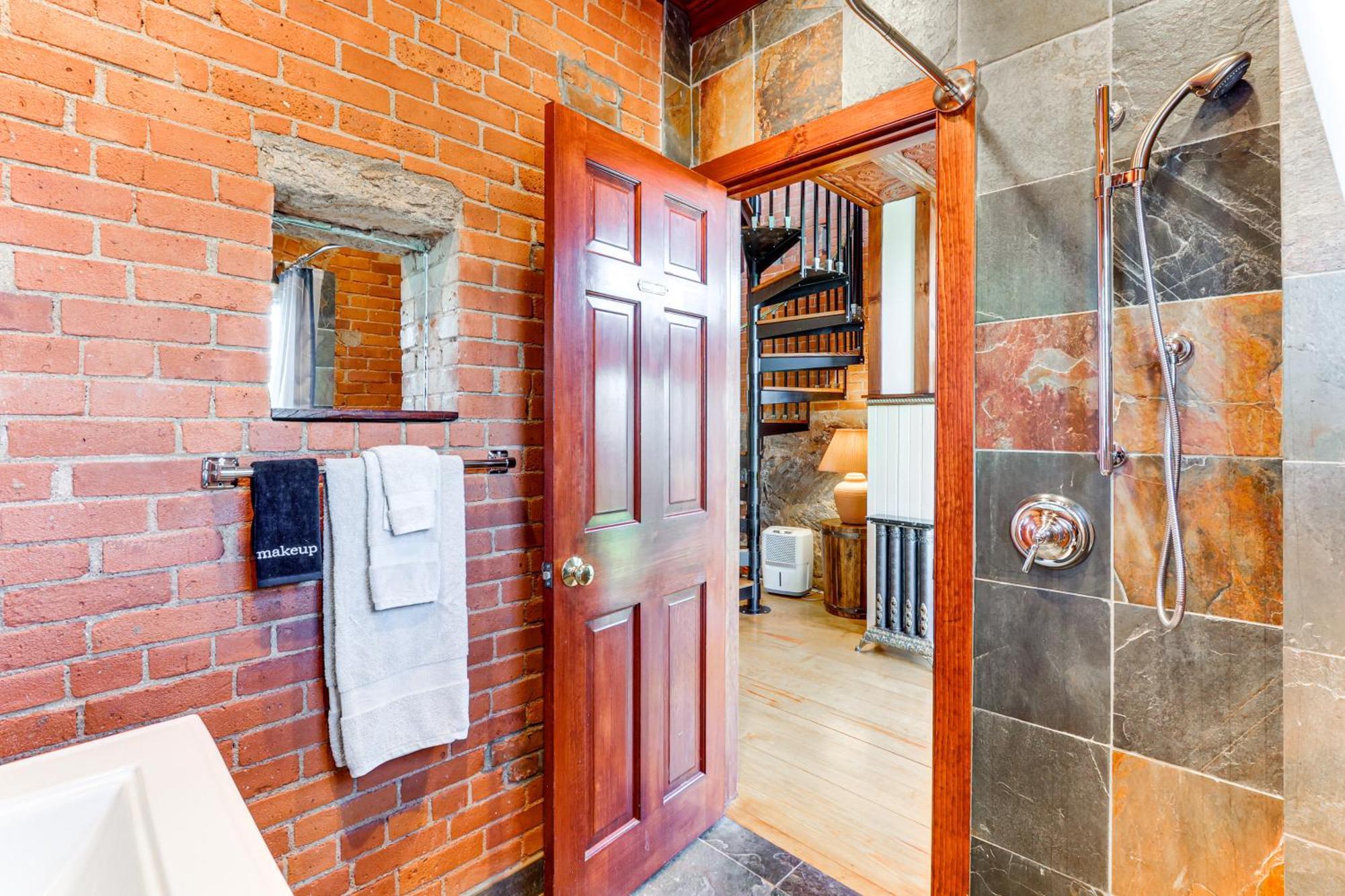 Downtown Essex Apartment - Steps To River! Экстерьер фото